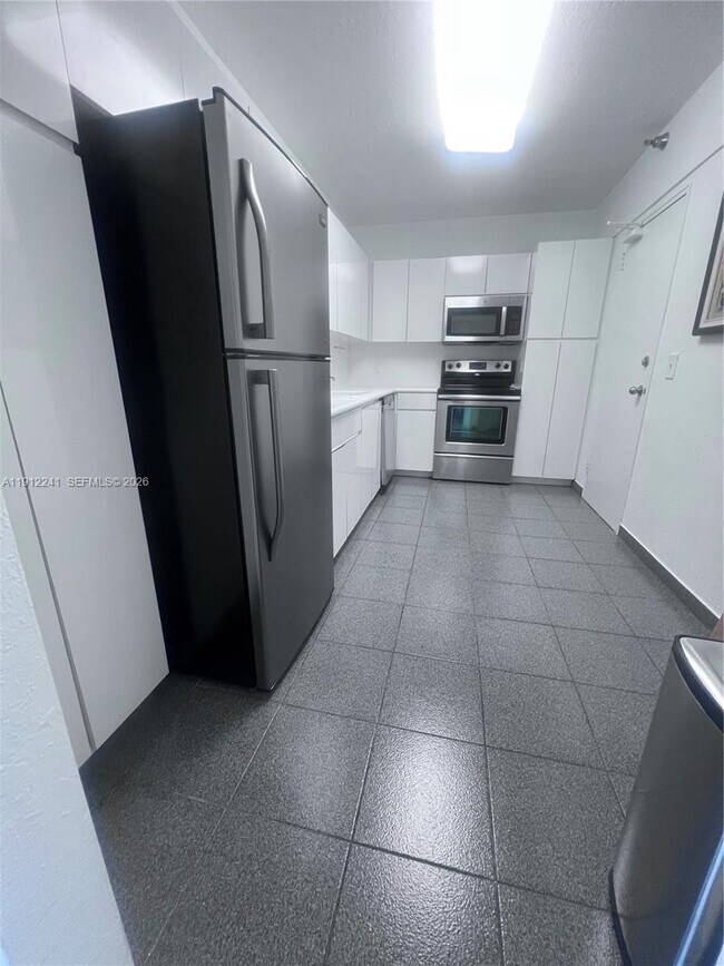 Building Photo - 10185 Collins Ave