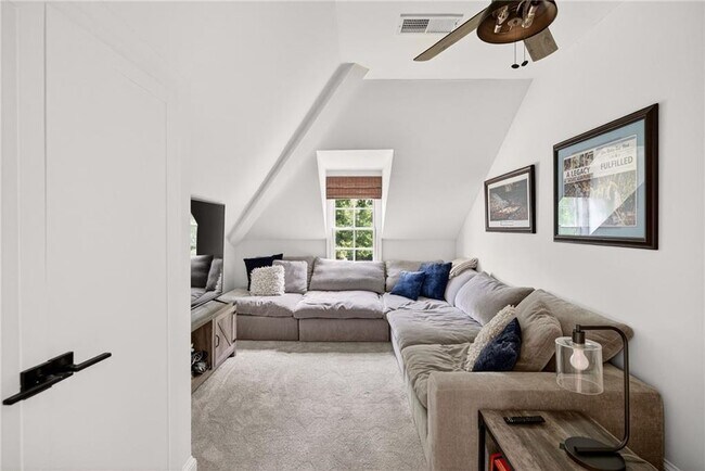 Building Photo - 3669 Cochise Dr SE