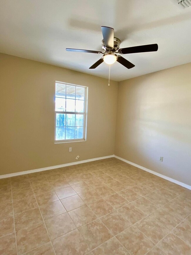 Building Photo - 928 Birney Dr