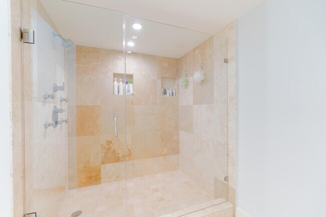 Building Photo - 2565 S Ocean Blvd