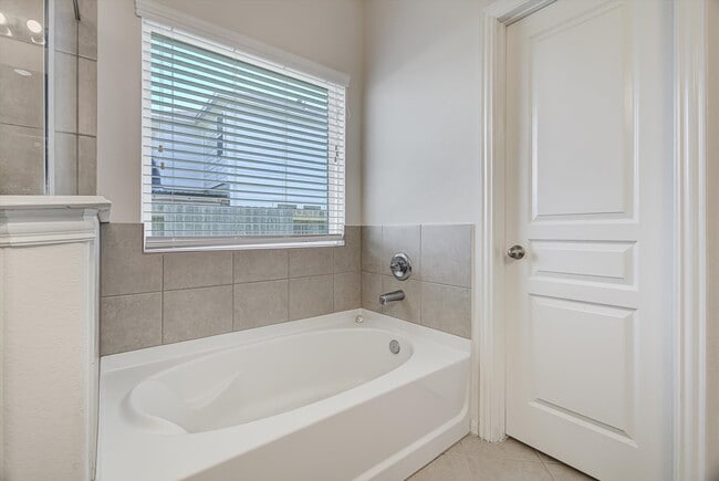 Building Photo - 3323 Creole Bay Ln