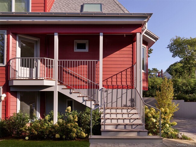 Building Photo - 2 Sun Ct