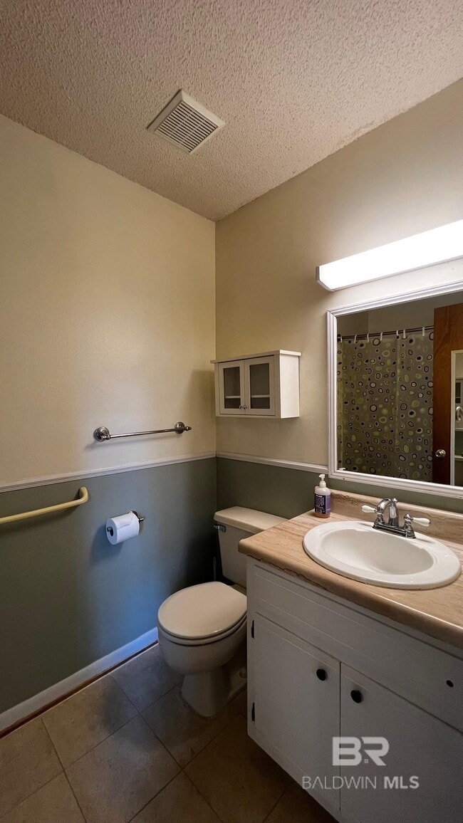 Building Photo - 905 Van Ave