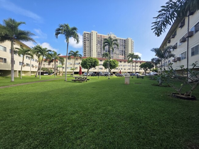 Building Photo - 350 Aoloa St