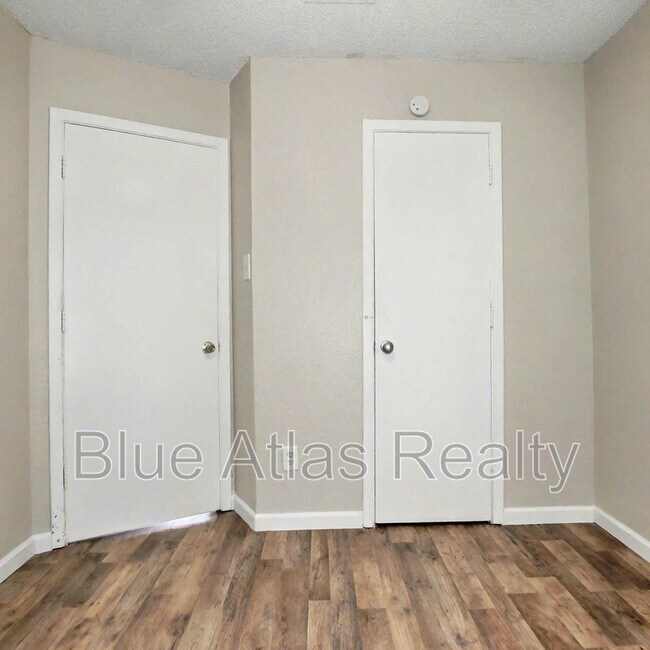 Building Photo - 5519 Wellesley Ave