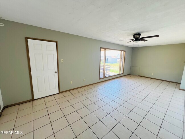 Building Photo - 356 Ridgemont Dr