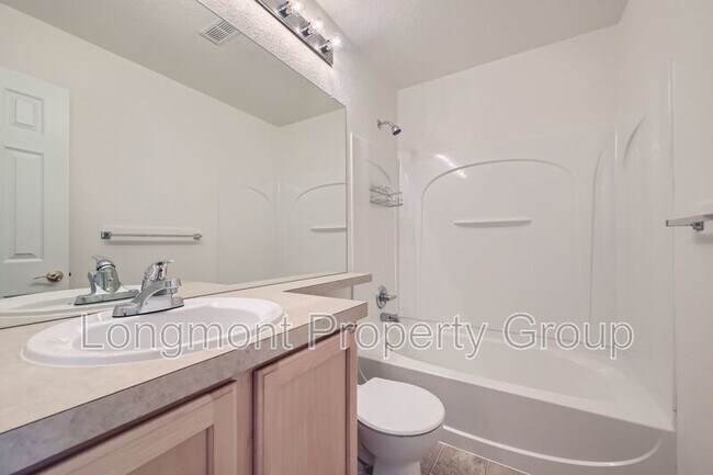 Building Photo - 679 Snowberry St