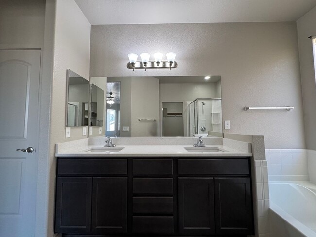 Building Photo - 4BR/2.5BA/2CG, 2057 sq.ft. rental with DOG RUN in Sierra Vista, AZ