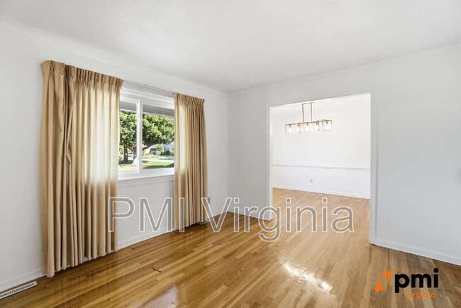 Building Photo - 436 Longleaf Rd