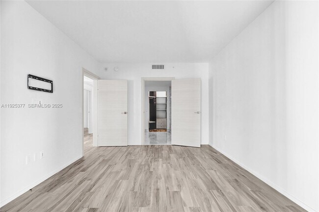 Building Photo - 801 S Miami Ave