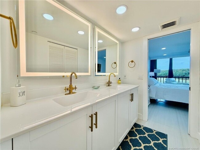 Building Photo - 8800 S Ocean Dr