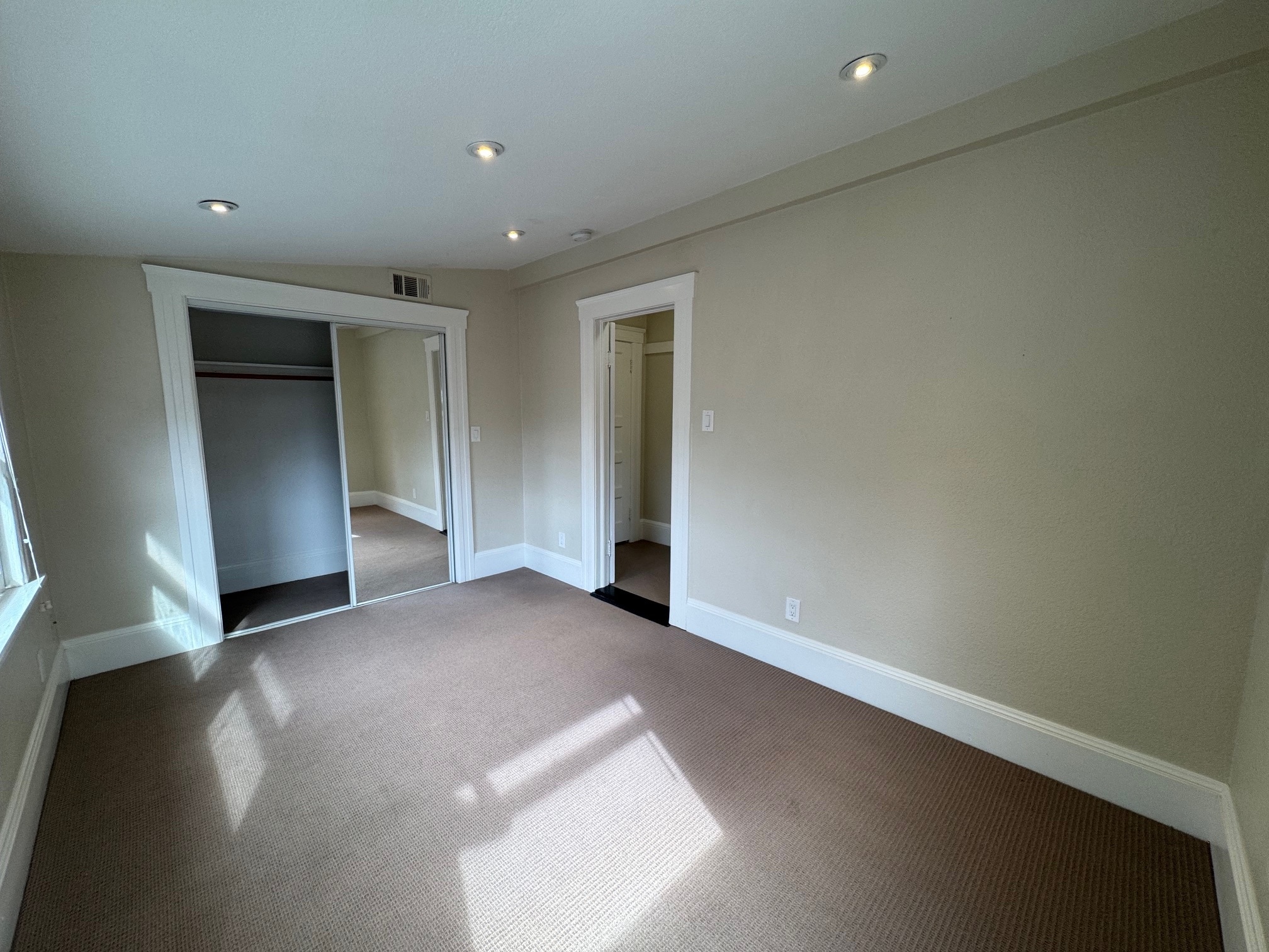 Building Photo - 2514 Central Ave