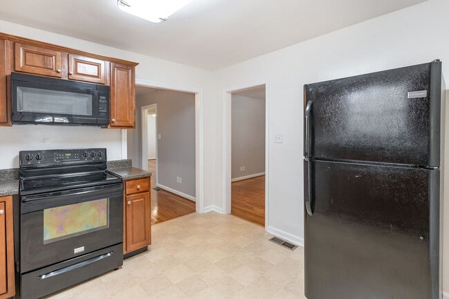 Building Photo - 5506 Bon Air Cir