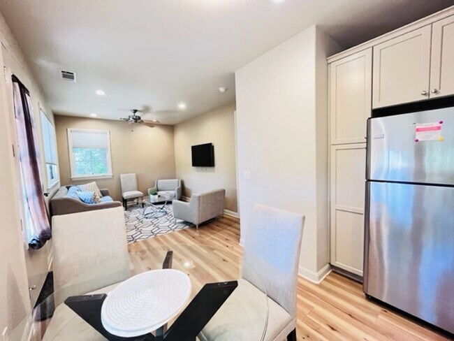 Building Photo - FURNISHED!!! Charming 2BD/1BA Single-Story...