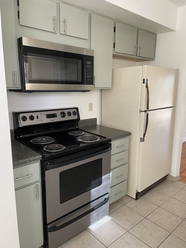 Building Photo - 230 N Calle Acuarela