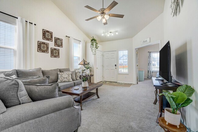 Building Photo - Charming 3BR Condo in Fountain