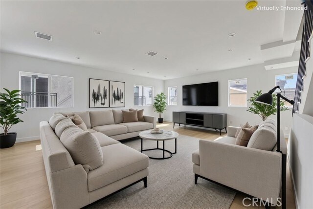 Building Photo - 4511 Rosewood Ave