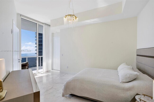 Building Photo - 16001 Collins Ave