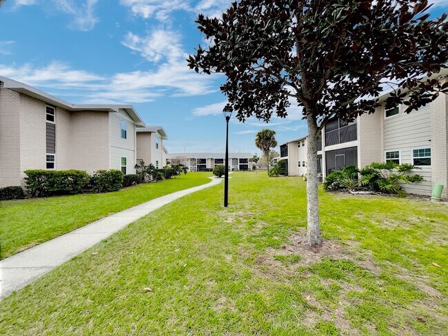 Building Photo - 865 Sky Lake Cir