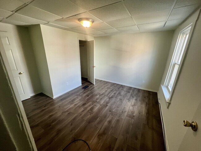 Building Photo - 615 Lake St