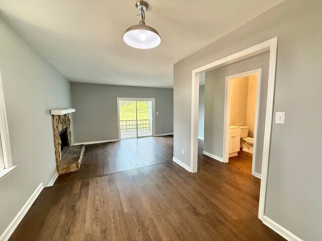Building Photo - Recently Remodeled 3BD, 2.5BA Raleigh Town...