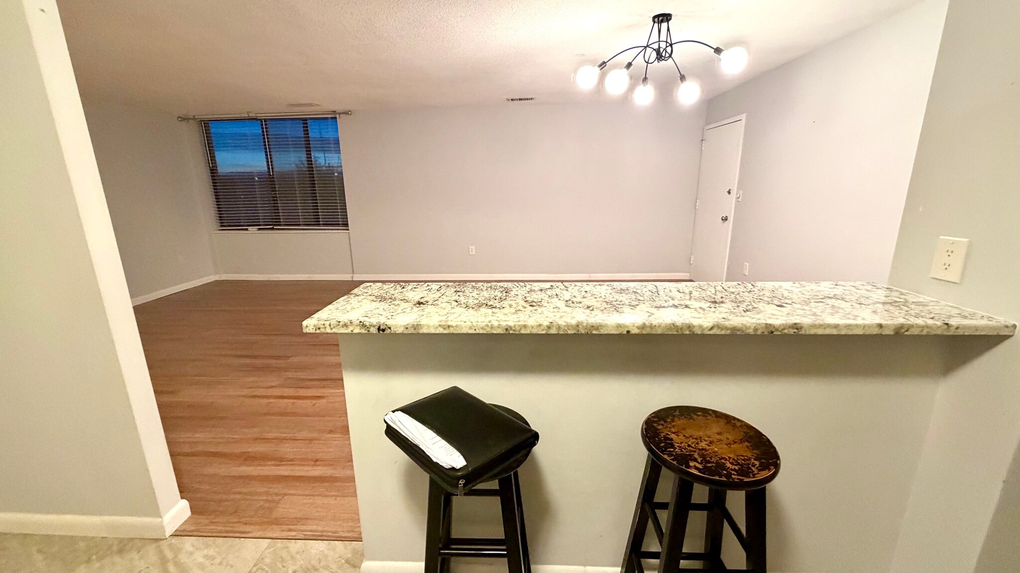 Building Photo - 1004 Paradise Rd