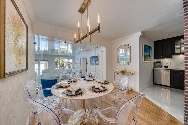 Building Photo - 417 NE 15th Ave