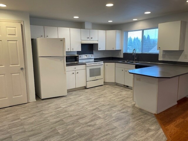 Kitchen - 13051 40th Ave S