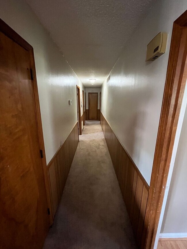 Building Photo - Spacious 4-Bedroom 3-Bathroom Brick Home in Arcadia Area