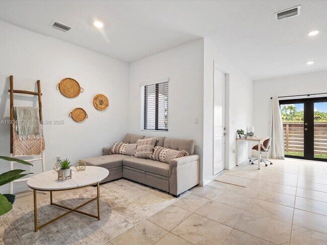 Building Photo - 13344 Tropical Ave