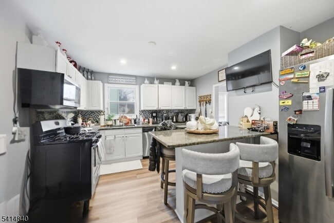 Building Photo - 94 S 21st Ave