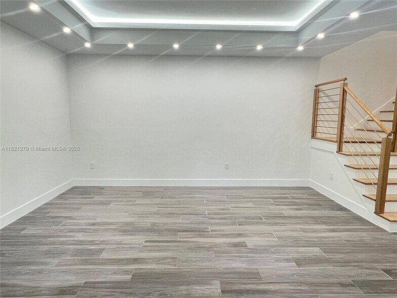 Building Photo - 2921 SW 30th Ct