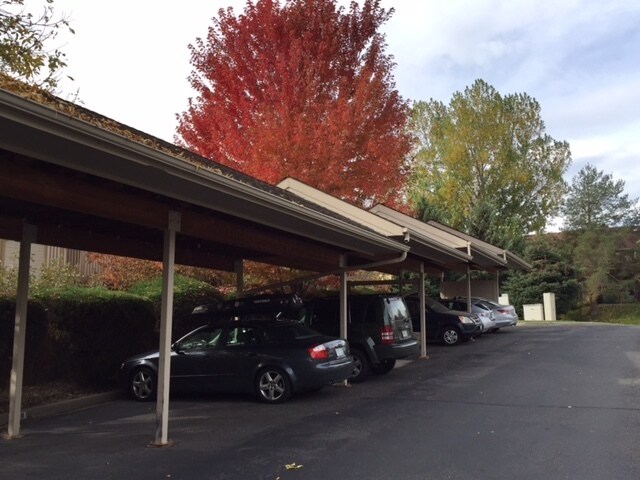 Building Photo - GREAT LOCATION 2 Bed 2 Bath Condo in Hunter's Ridge-Available May 5th