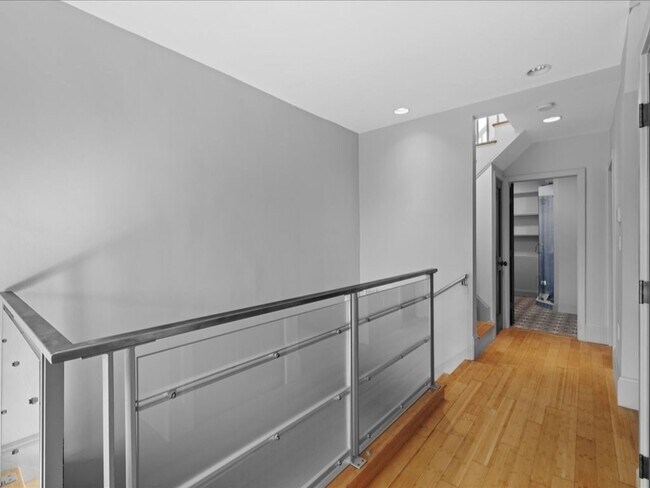 Building Photo - 81 Saint Botolph St