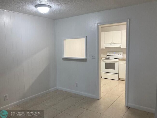 Building Photo - 3600 Riverside Dr