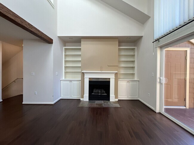 Building Photo - Incredible Forrest Park Townhome!! 2 bedroom, 2 bath, HUGE attached Garage!
