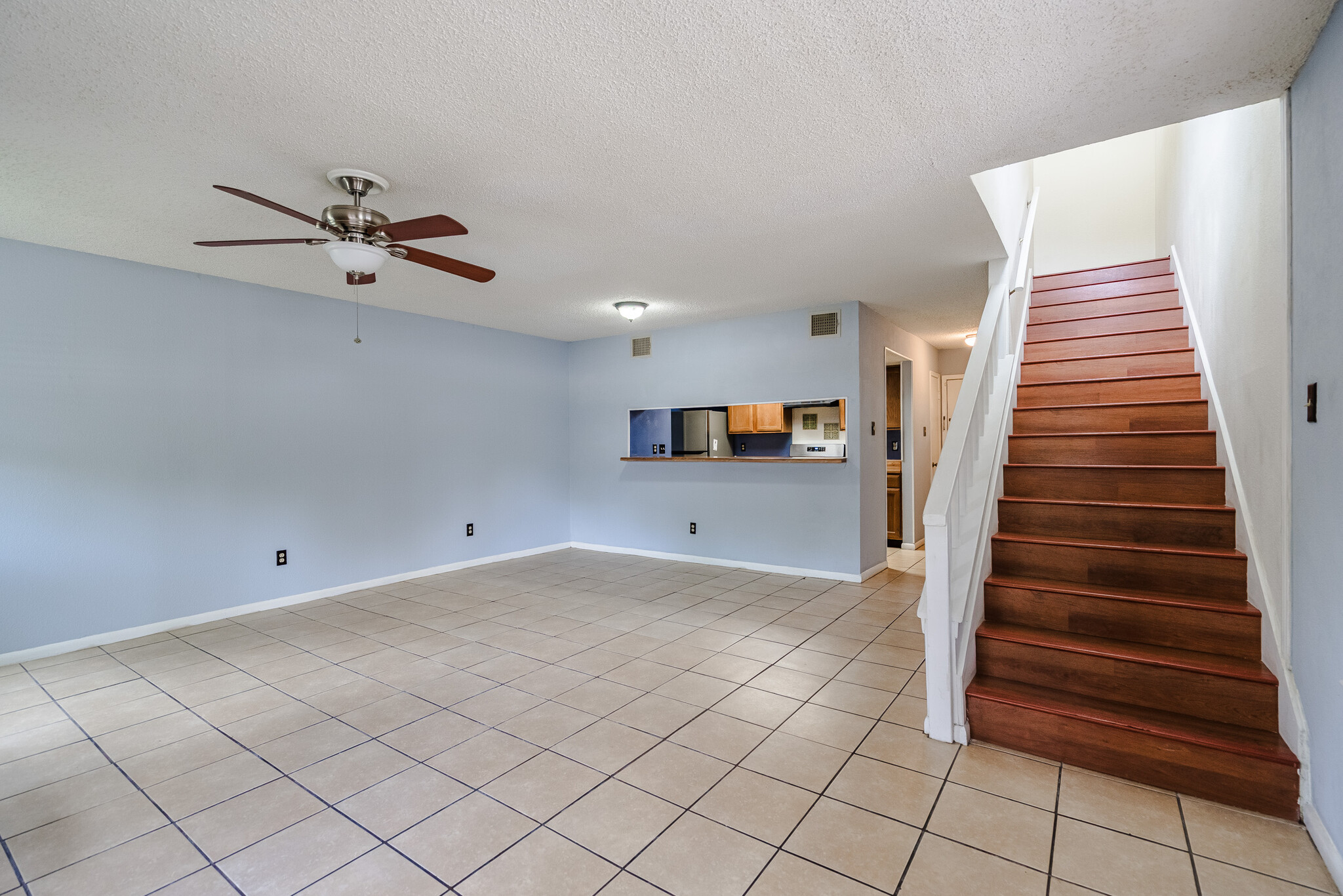 Building Photo - Room in Condo on Beauregard Cir