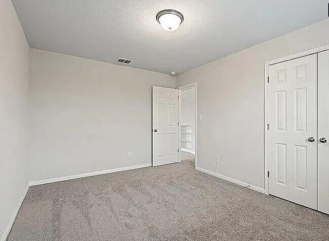 Building Photo - 10801 Sentinel Dr