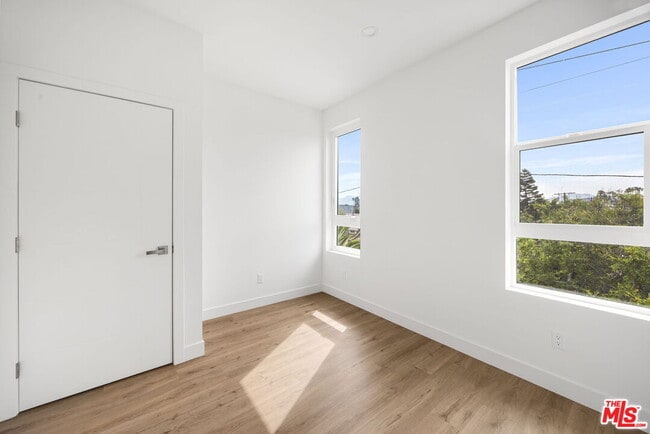 Building Photo - 11255 Hatteras St