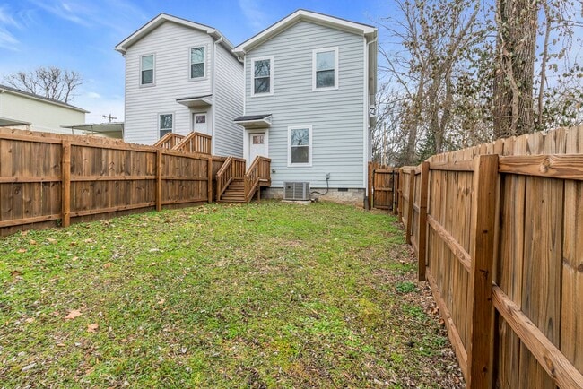 Building Photo - Beautiful North Nashville Home