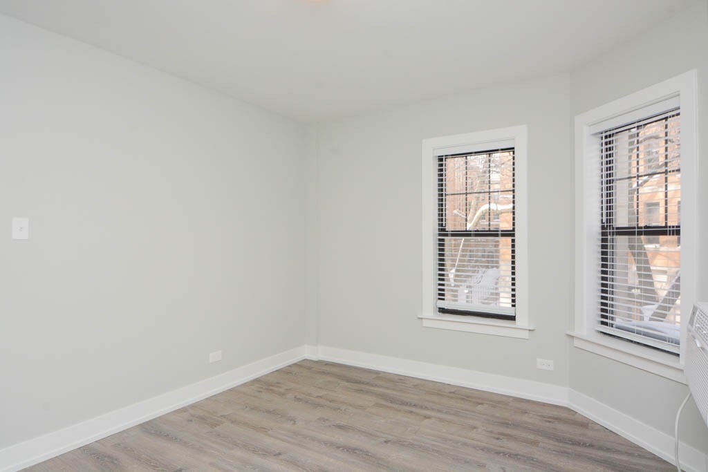 Building Photo - 423 W Belden Ave