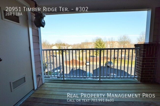 Building Photo - Updated 2 Bedroom Condo In Ashburn Farm Fo...