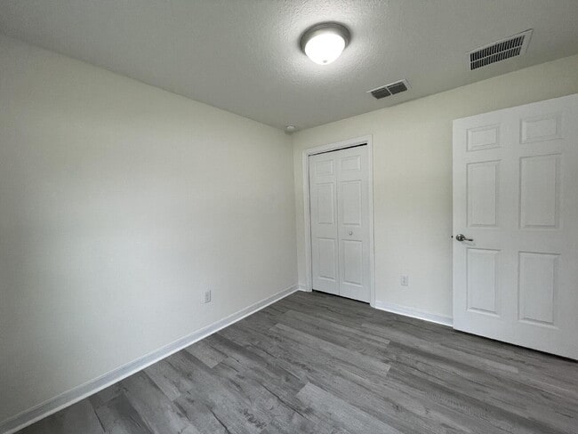 Building Photo - Move-In Ready! Beautiful 3BR/2BA with New Flooring & Fresh Paint