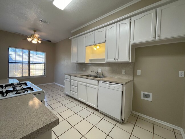 Building Photo - AVAILABLE NOW 2 BEDROOM 2 BATH TOWNHOME IN...