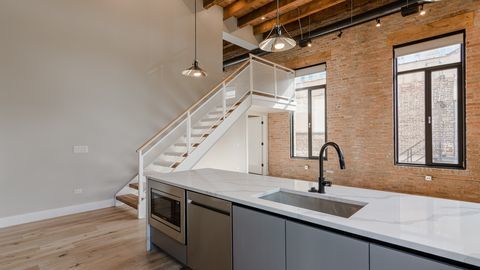 Building Photo - 729 N Sangamon St