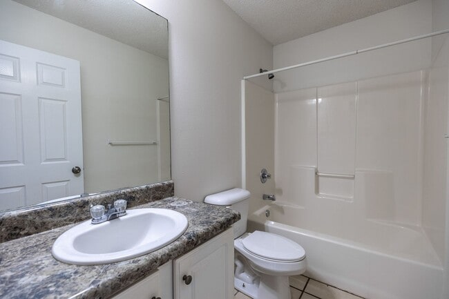 Building Photo - Beautiful Open Floor Plan