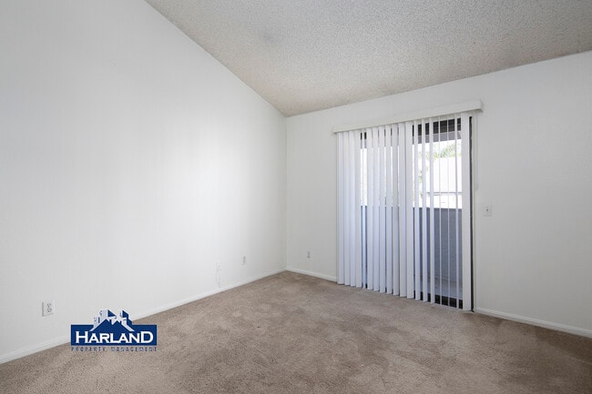 Building Photo - 2027 Emerald St