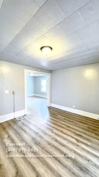 Building Photo - 818 Norwood Ave