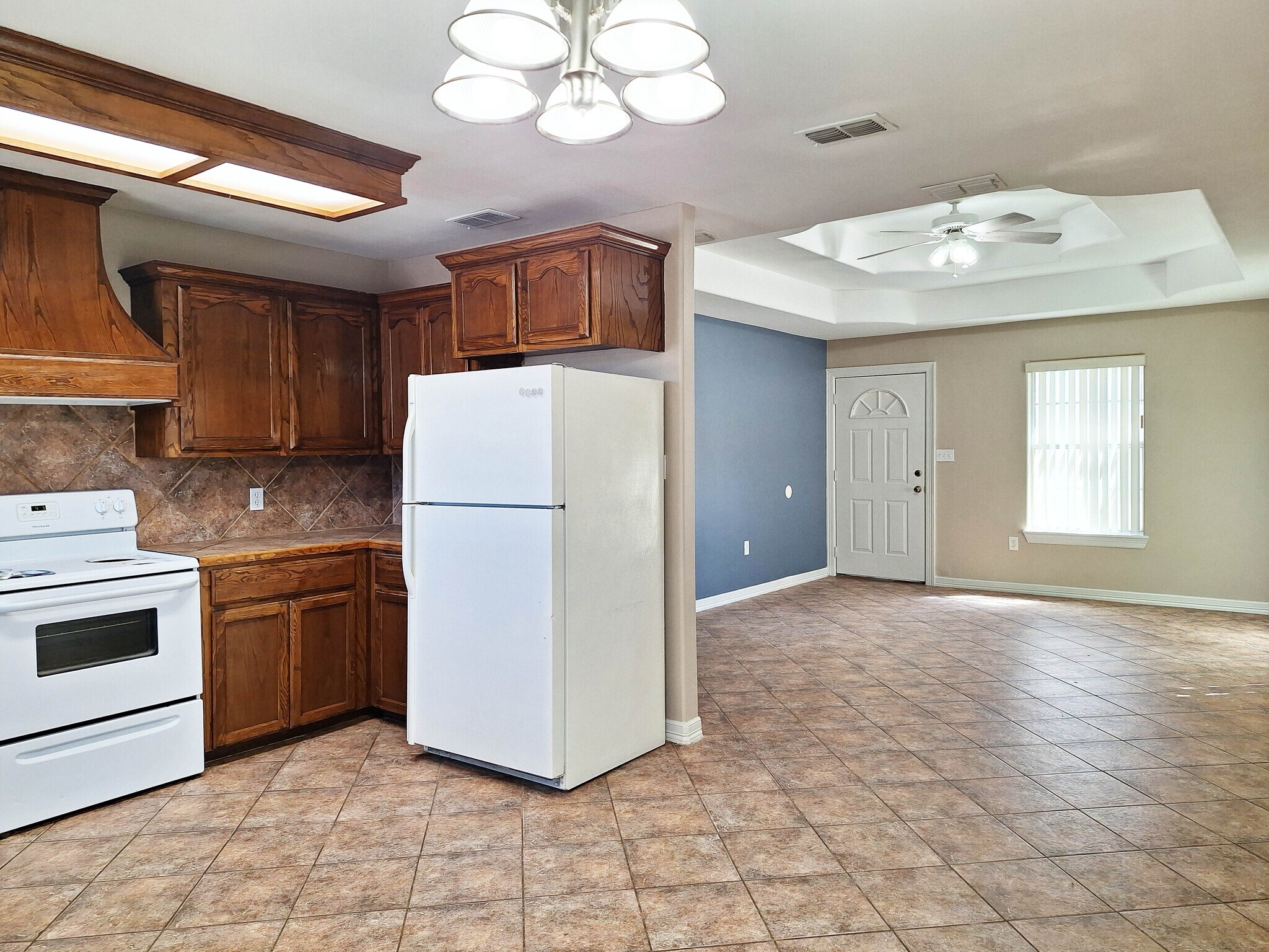 Building Photo - 2118 Aruba Dr