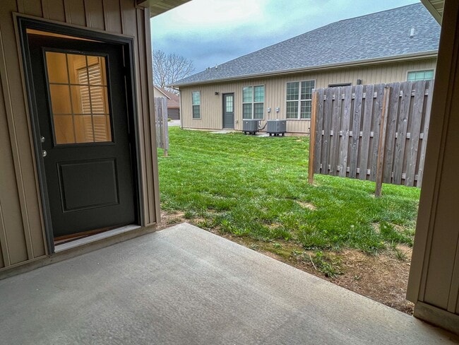 Building Photo - NEW LUXURY 3 BED 2 BATH 2 CAR GARAGE DUPLEX